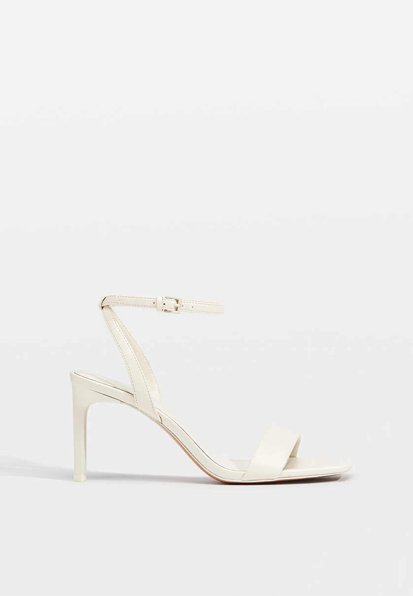 Sandalia tacon stradivarius online