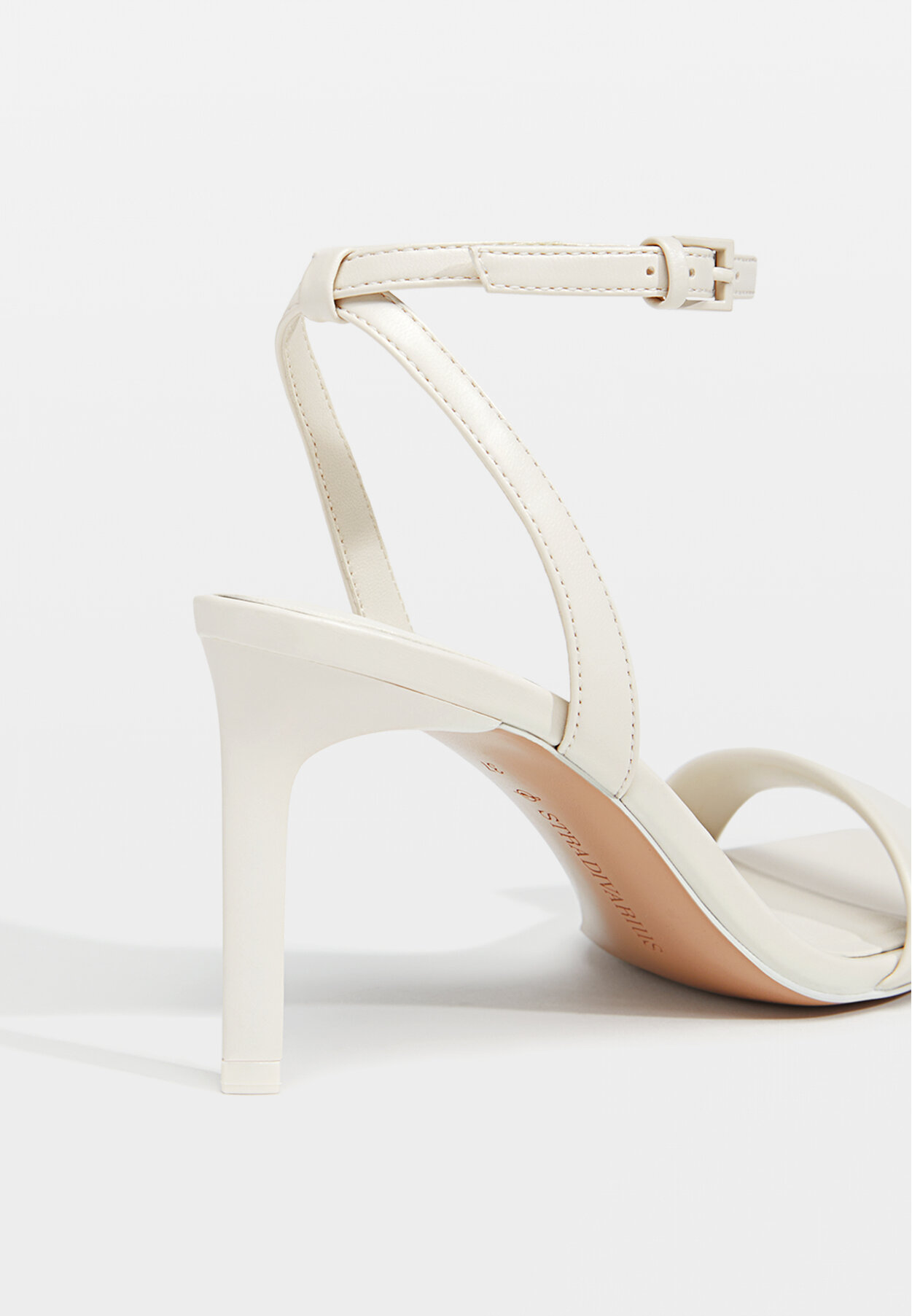 Tacones hotsell transparentes stradivarius