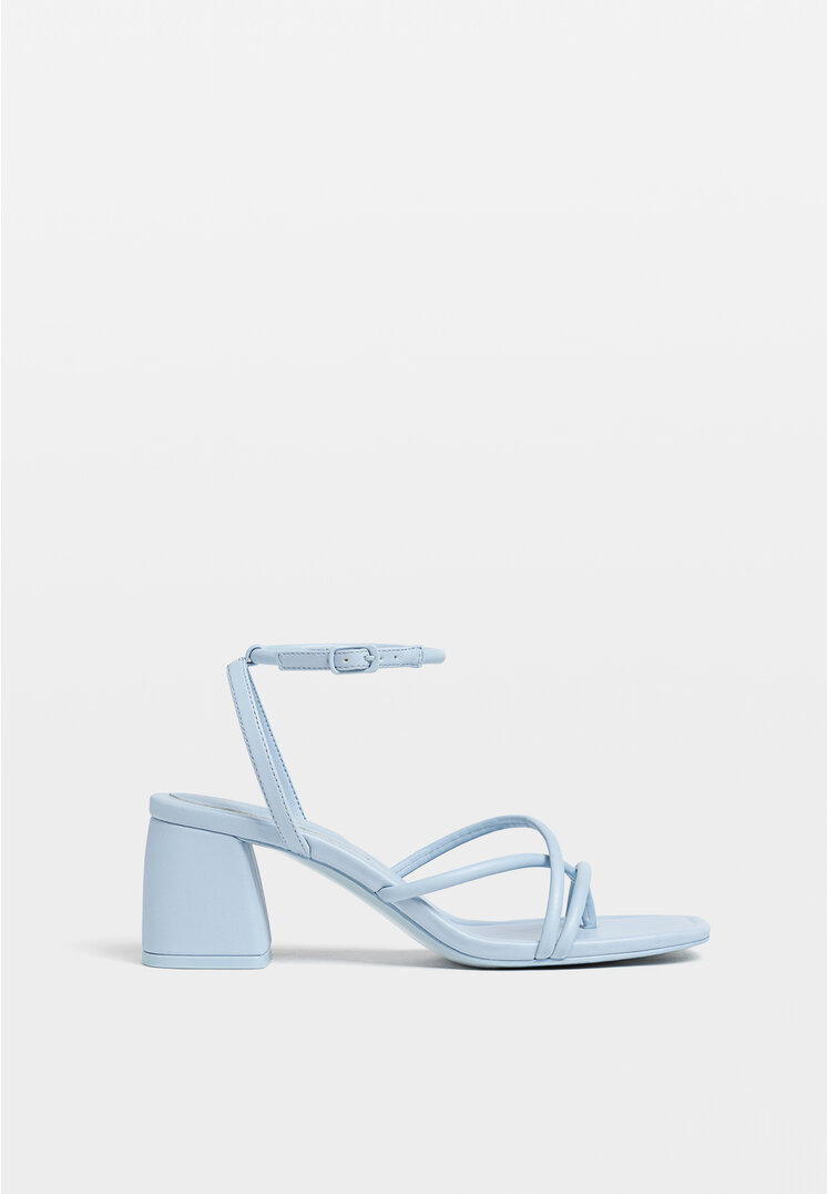 

Stradivarius Sandalen mit mehreren Riemen BLAU 38