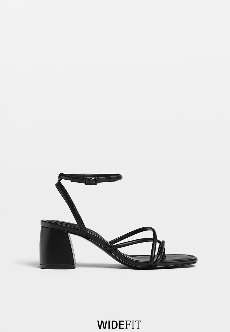 

Stradivarius Sandalen mit mehreren Riemen SCHWARZ 37
