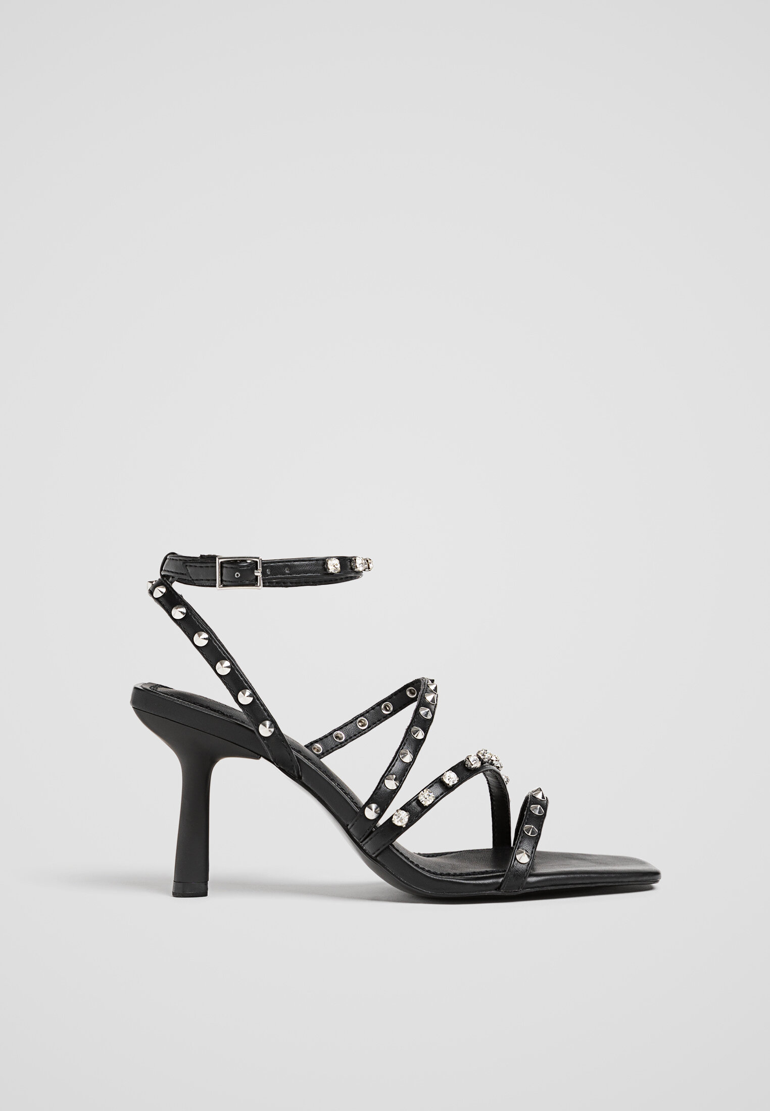 Stradivarius sandales 2025