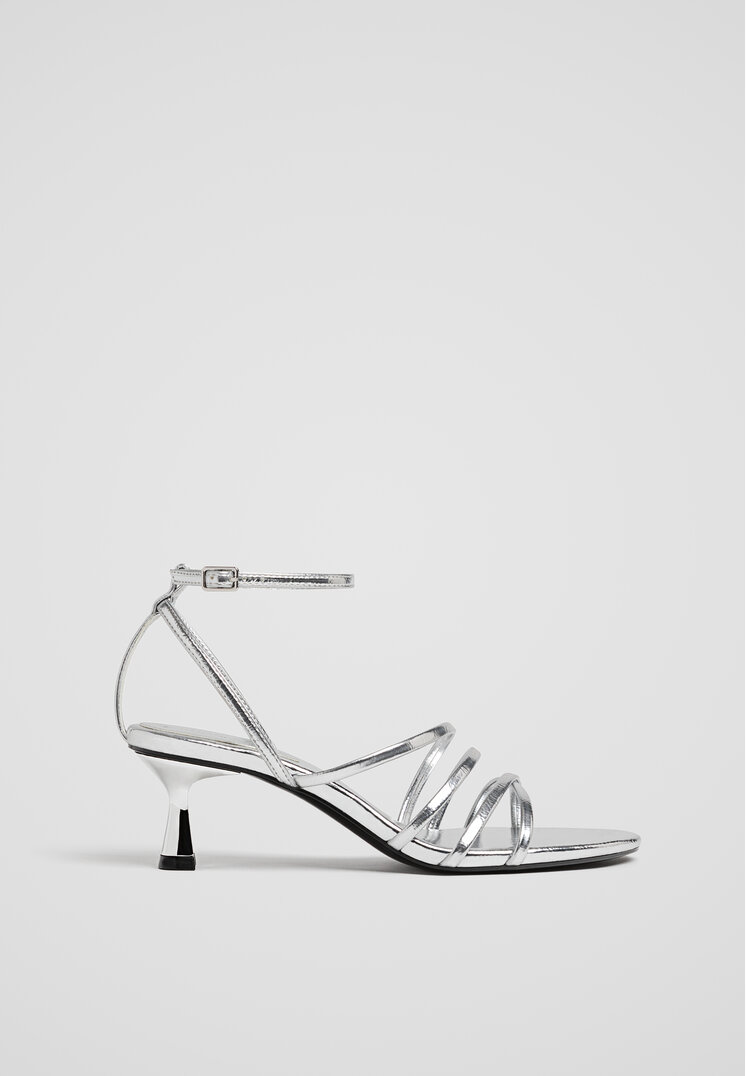 

Stradivarius Riemchensandaletten mit Absatz SILBER 39