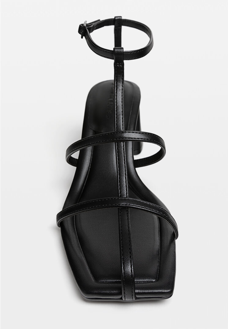 Stradivarius Sandali tacco medio fascette  NERO  36