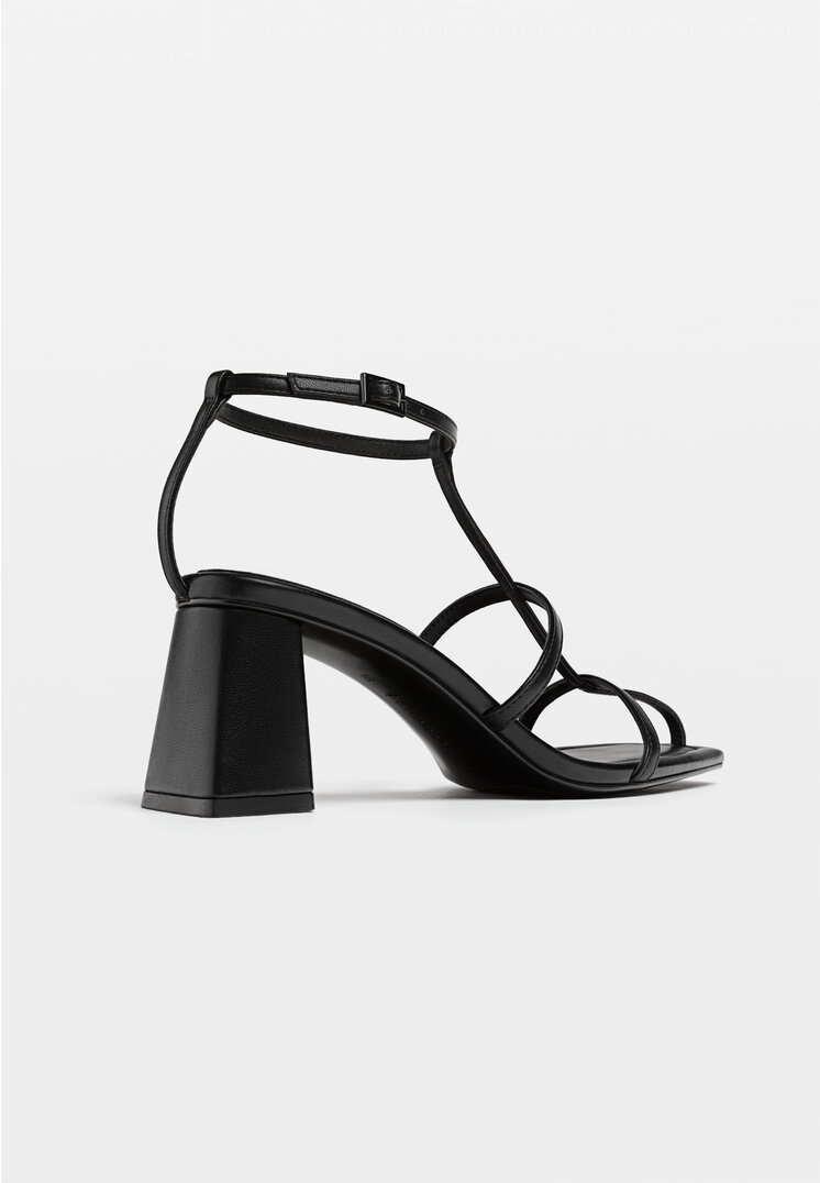 Stradivarius Sandali tacco medio fascette  NERO  36