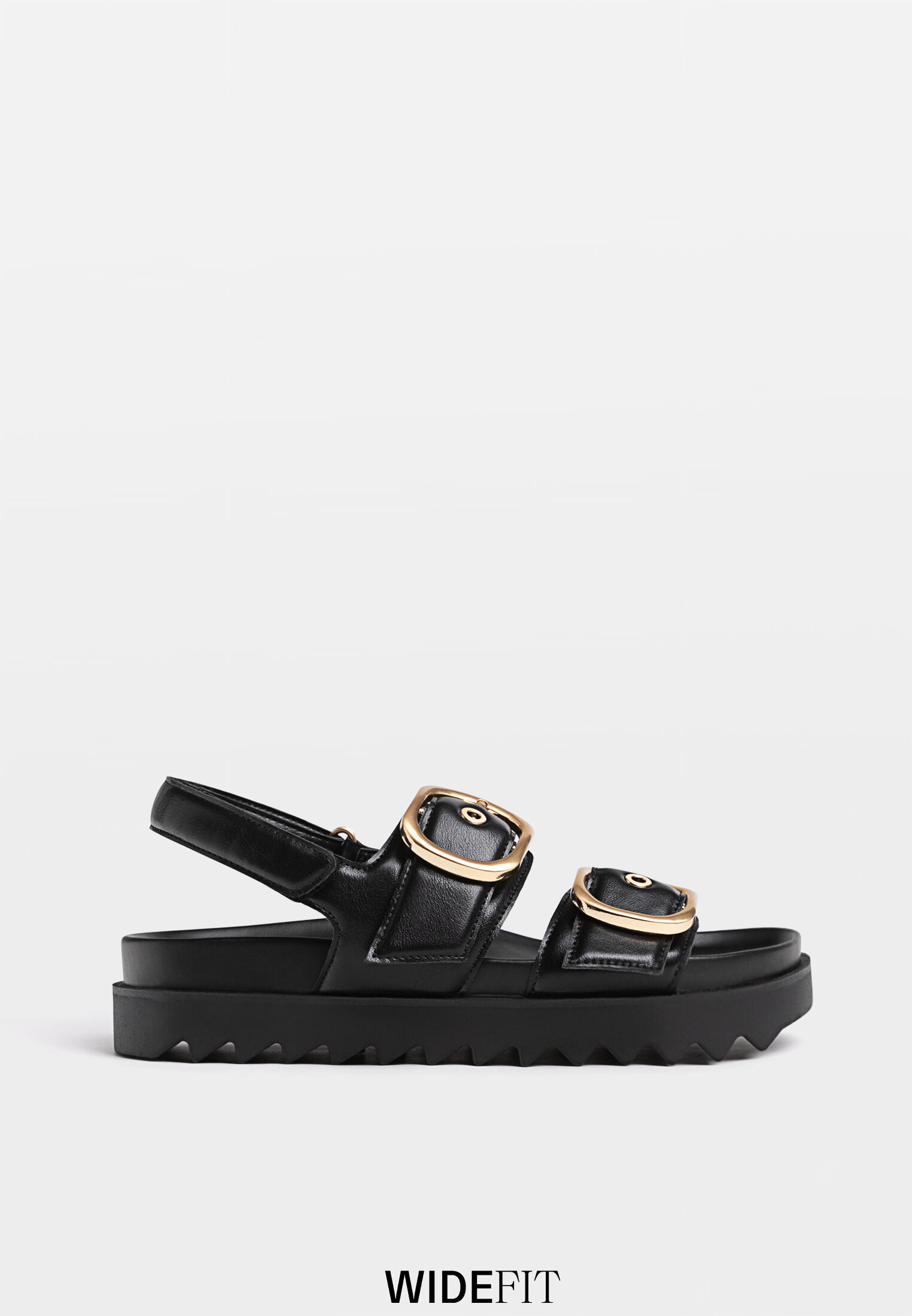 Flat sandals with buckles
