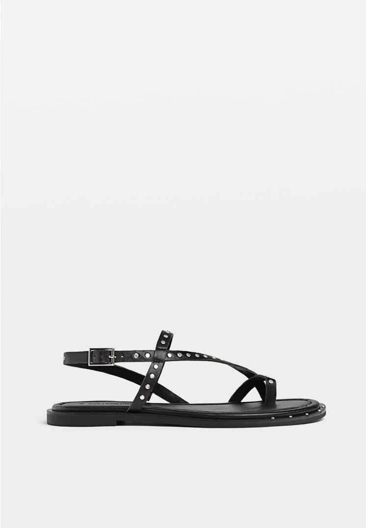 

Stradivarius Flache Sandalen mit Nieten SCHWARZ 38