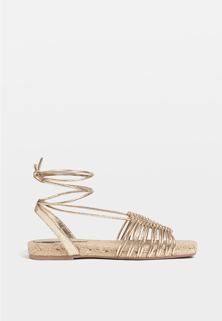 

Stradivarius Metaliczne espadryle z paskami ZŁOTY 36