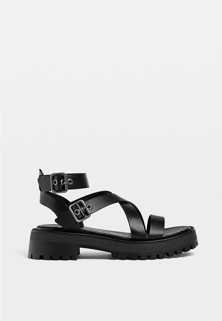 

Stradivarius Sandalen mit Schnallen und Profilsohle SCHWARZ 37