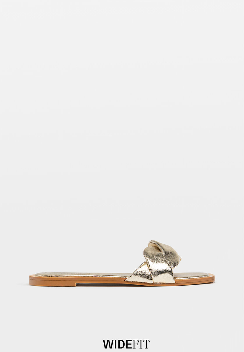 Mules hotsell tressées stradivarius
