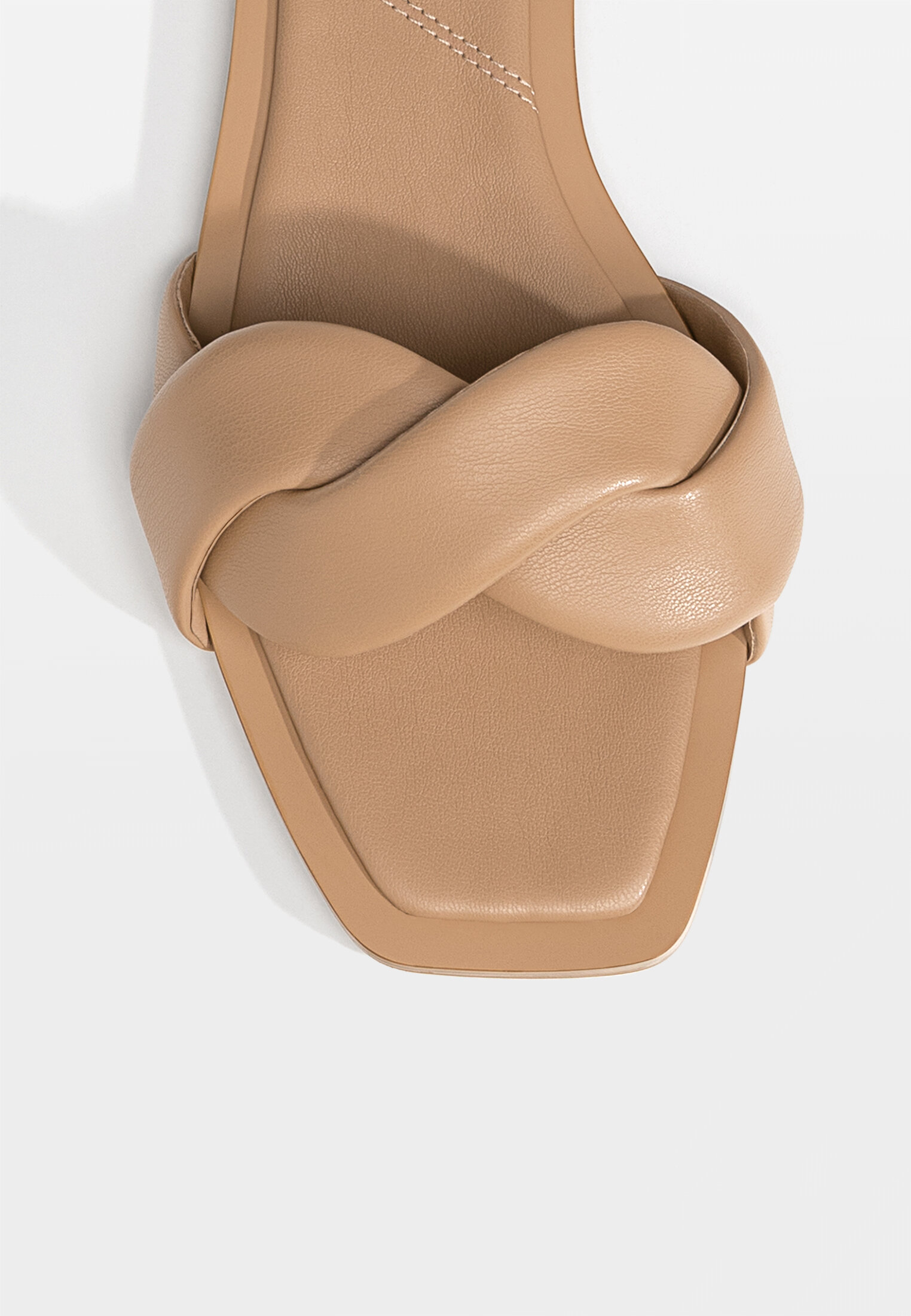 Stradivarius sandali hotsell bassi