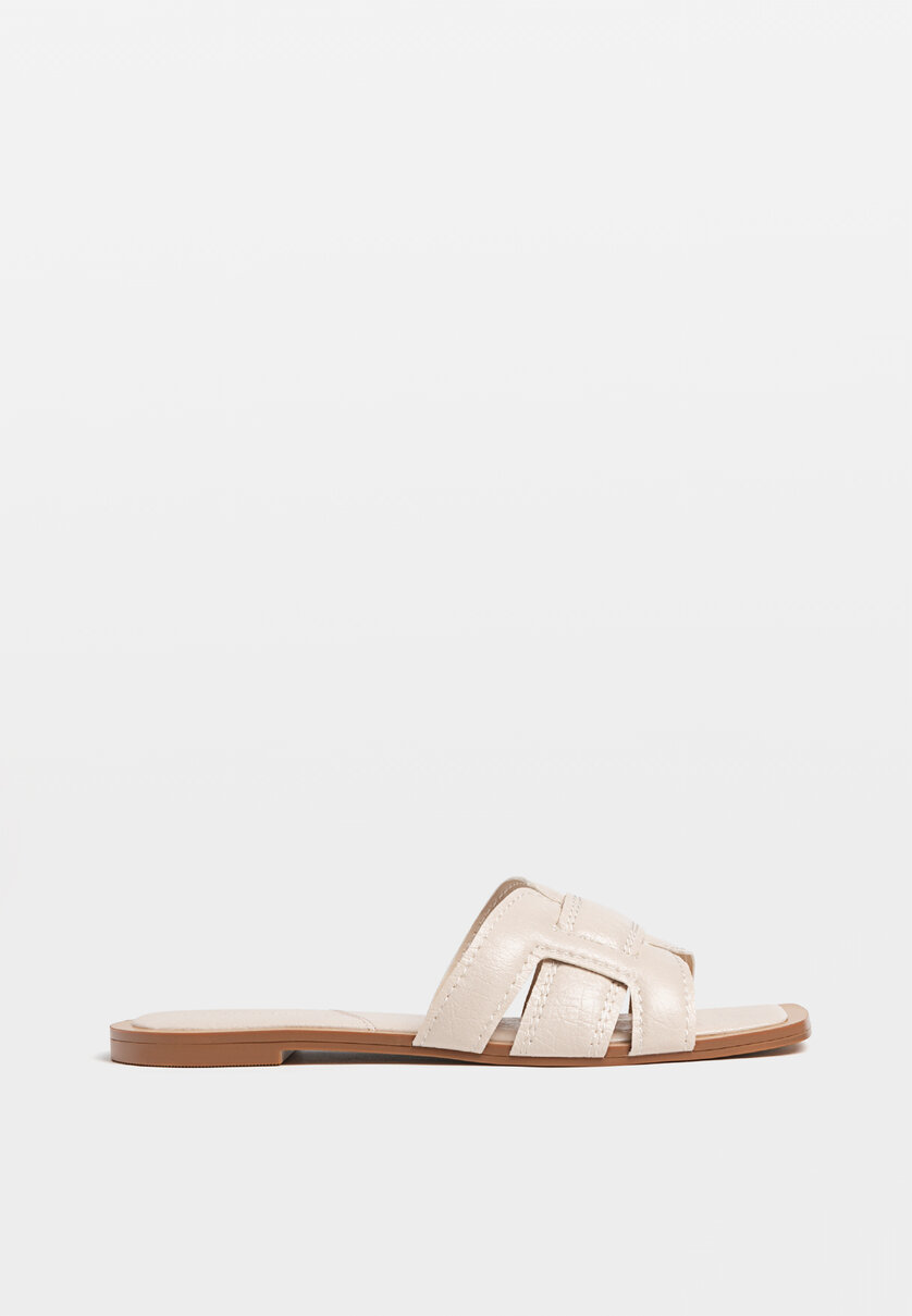 Sandalias planas store stradivarius 2020