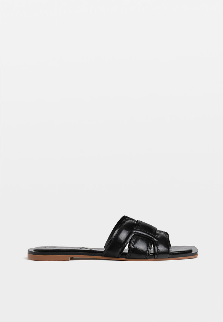 

Stradivarius Flache Sandalen mit Überfußriemen SCHWARZ 38