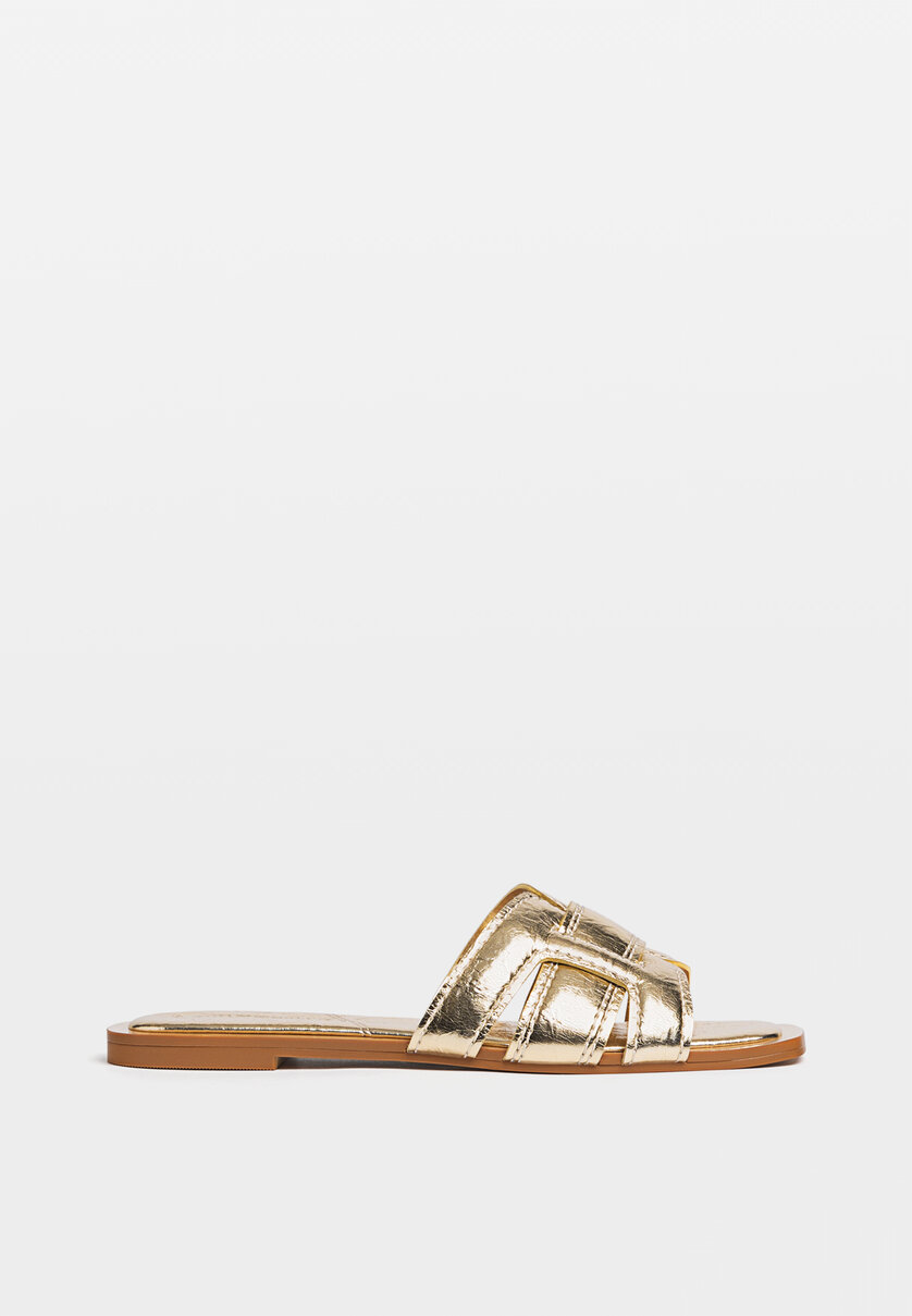 Sandalias planas stradivarius discount 2020