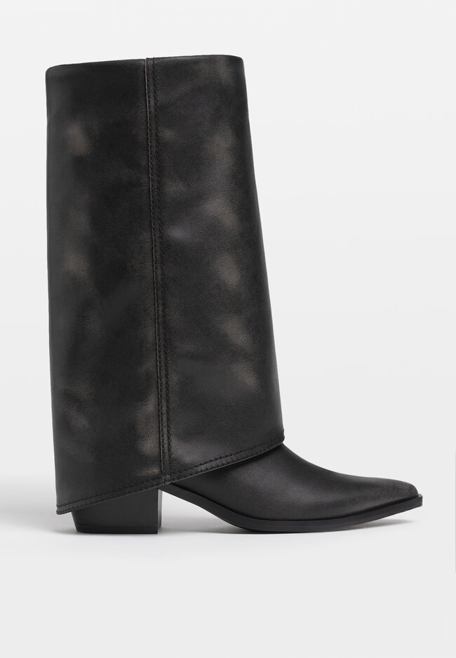 

Stradivarius Schwarze Gamaschenstiefel mit Absatz GRAU 40