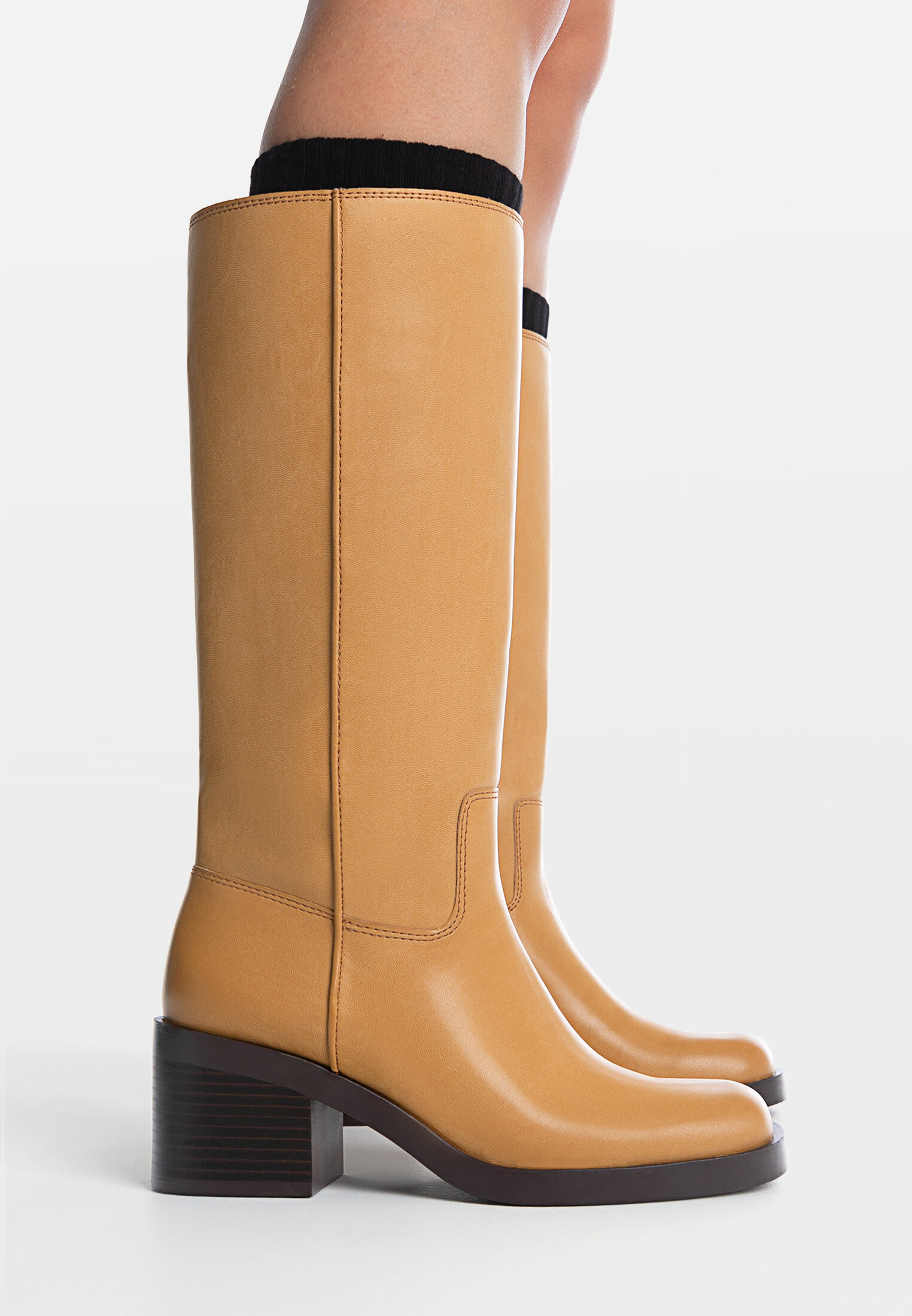 Botas altas stradivarius hotsell 2019