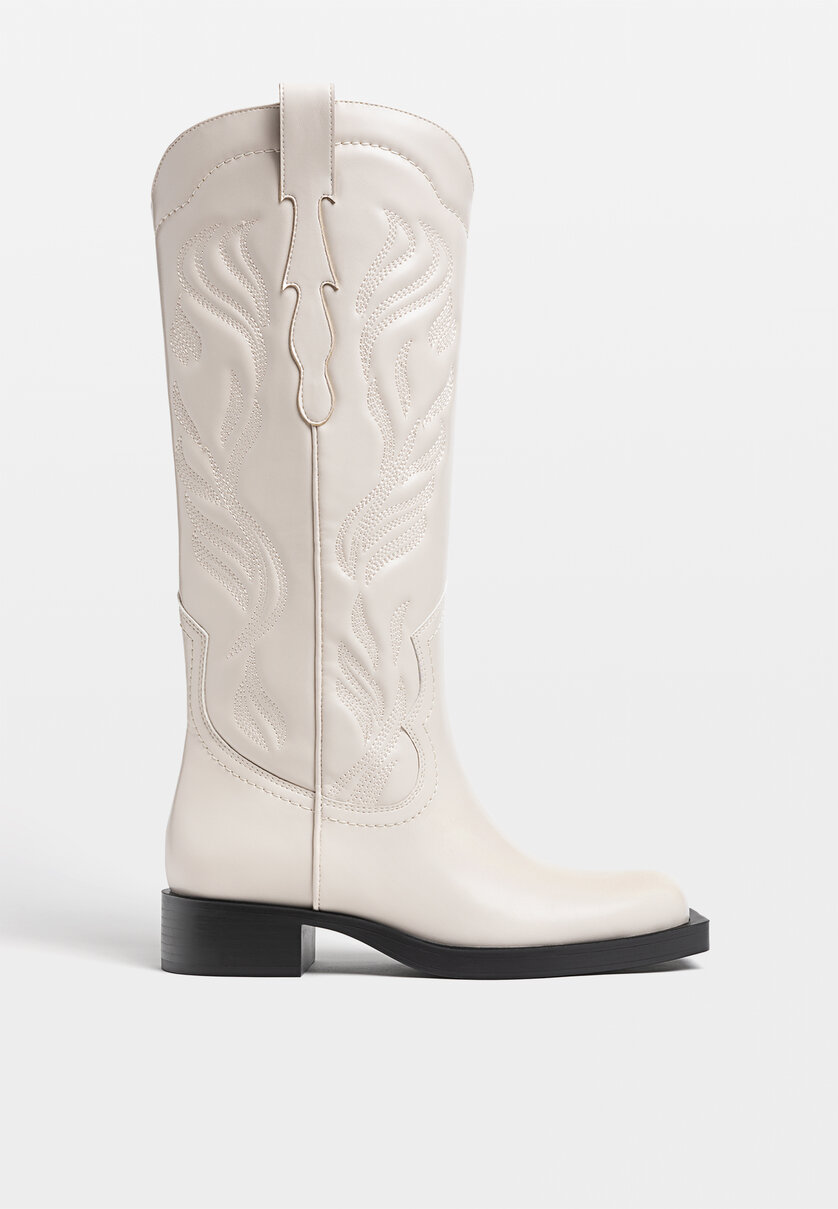Flat cowboy boots