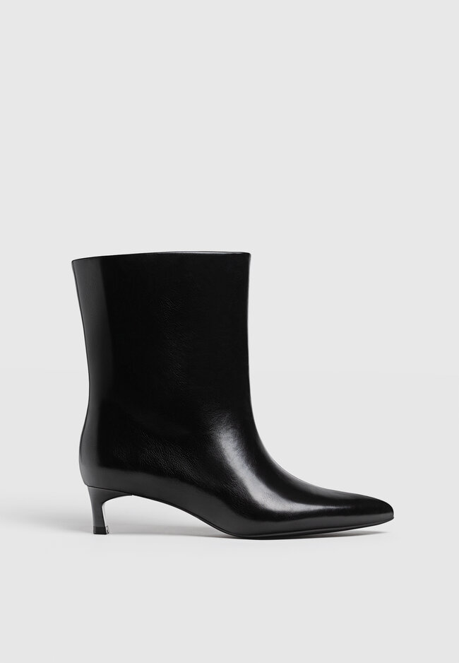 Stradivarius kitten heel ankle boots black