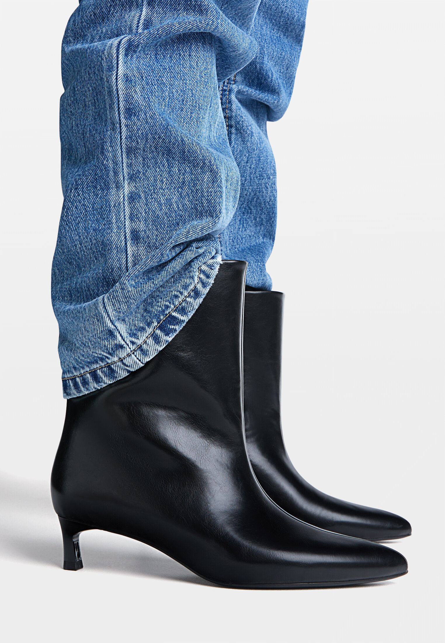 Talon deals kitten heel
