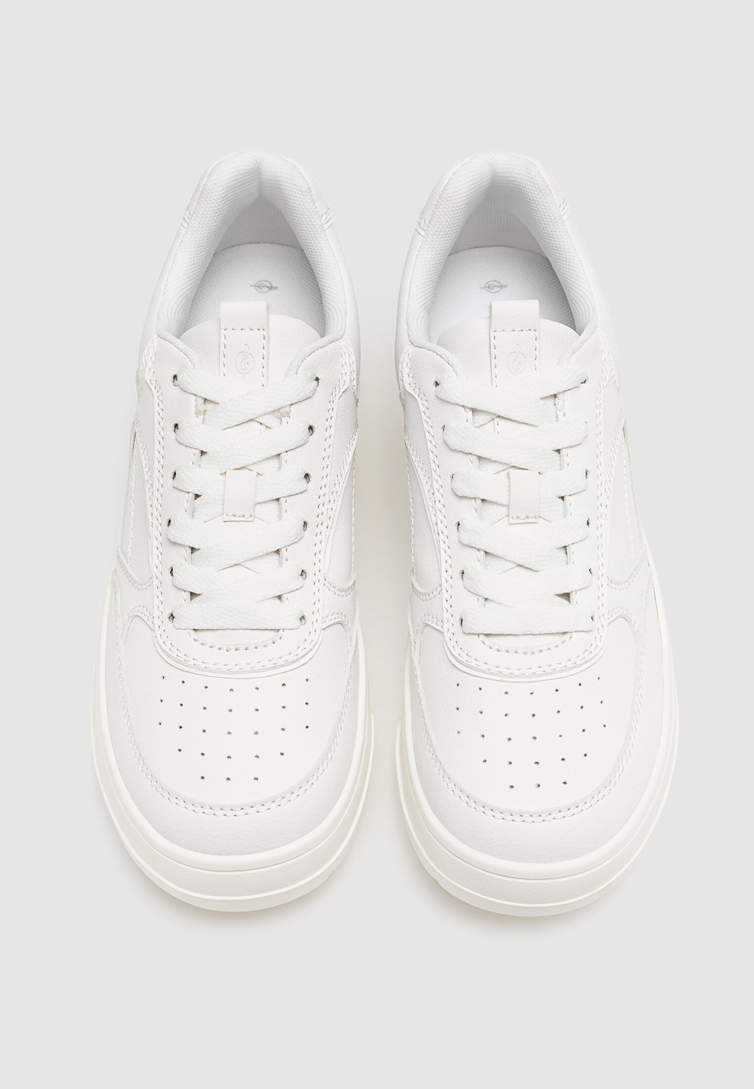 Zapatillas blancas clearance mujer stradivarius