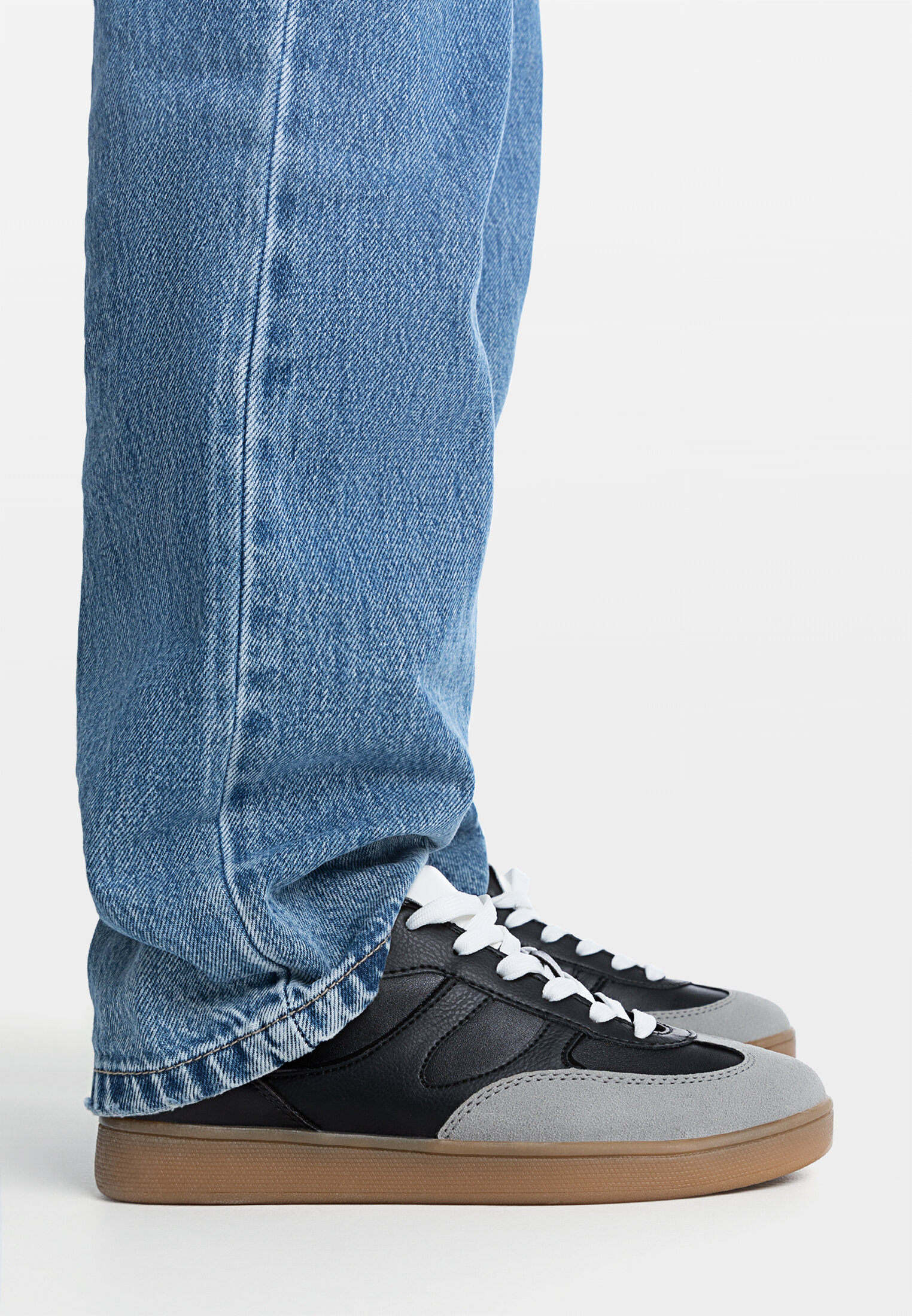 Casual retro trainers