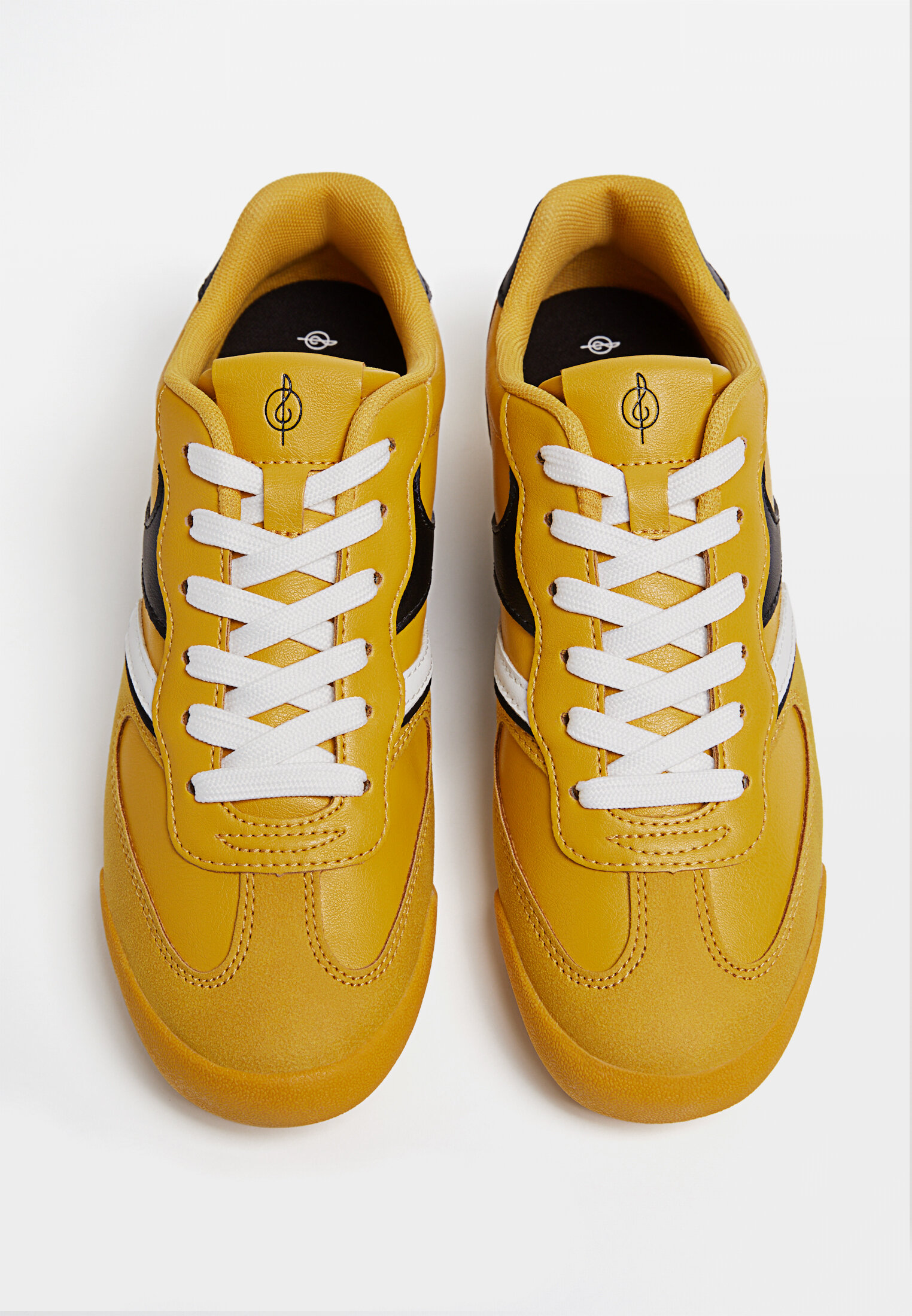 Casual retro trainers
