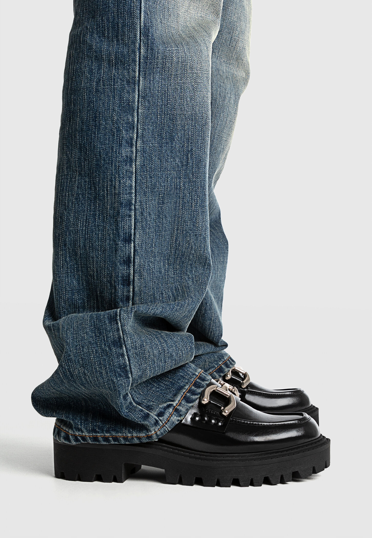 Mocasines suela track negros