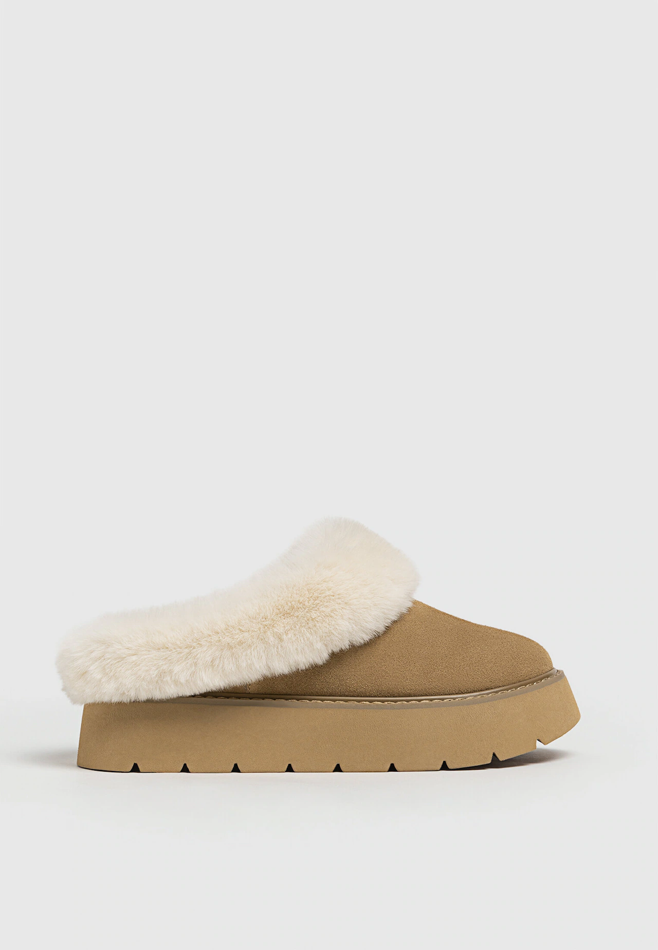 Flat leather clogs with faux fur - Women's fashion