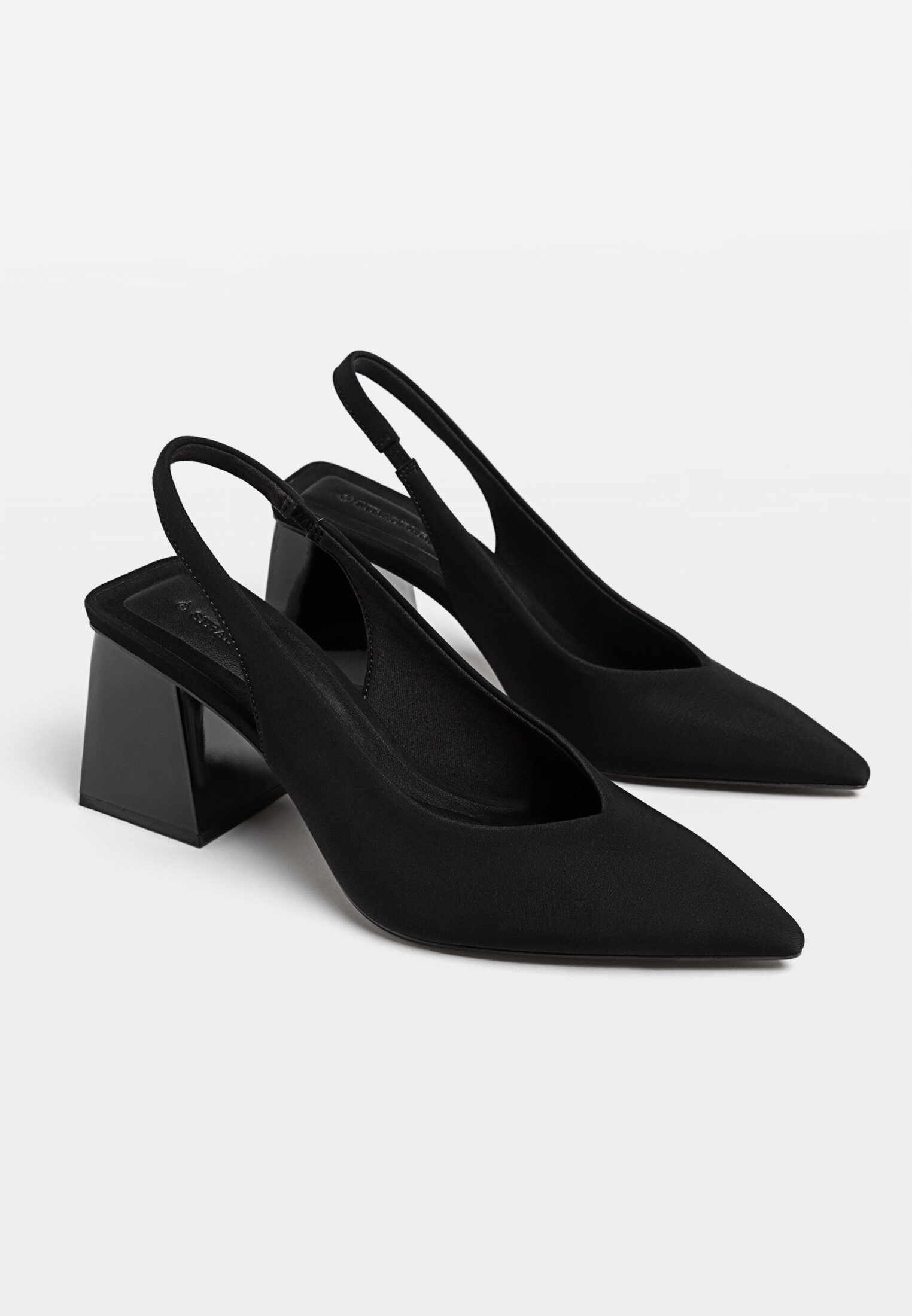 Scarpe nere con tacco slingback