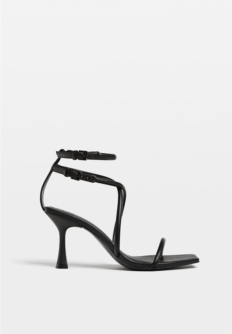 

Stradivarius Absatzsandalen mit gesteppten Riemchen SCHWARZ 36
