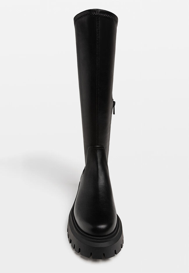 Stradivarius stivali neri new arrivals