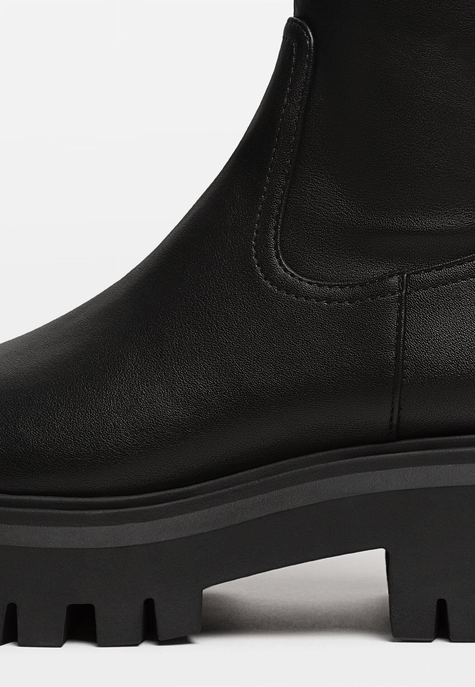 Botas negras stradivarius sales