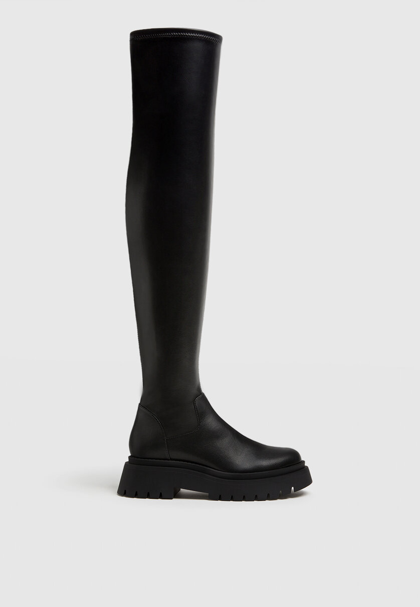 Botas negras altas hotsell stradivarius