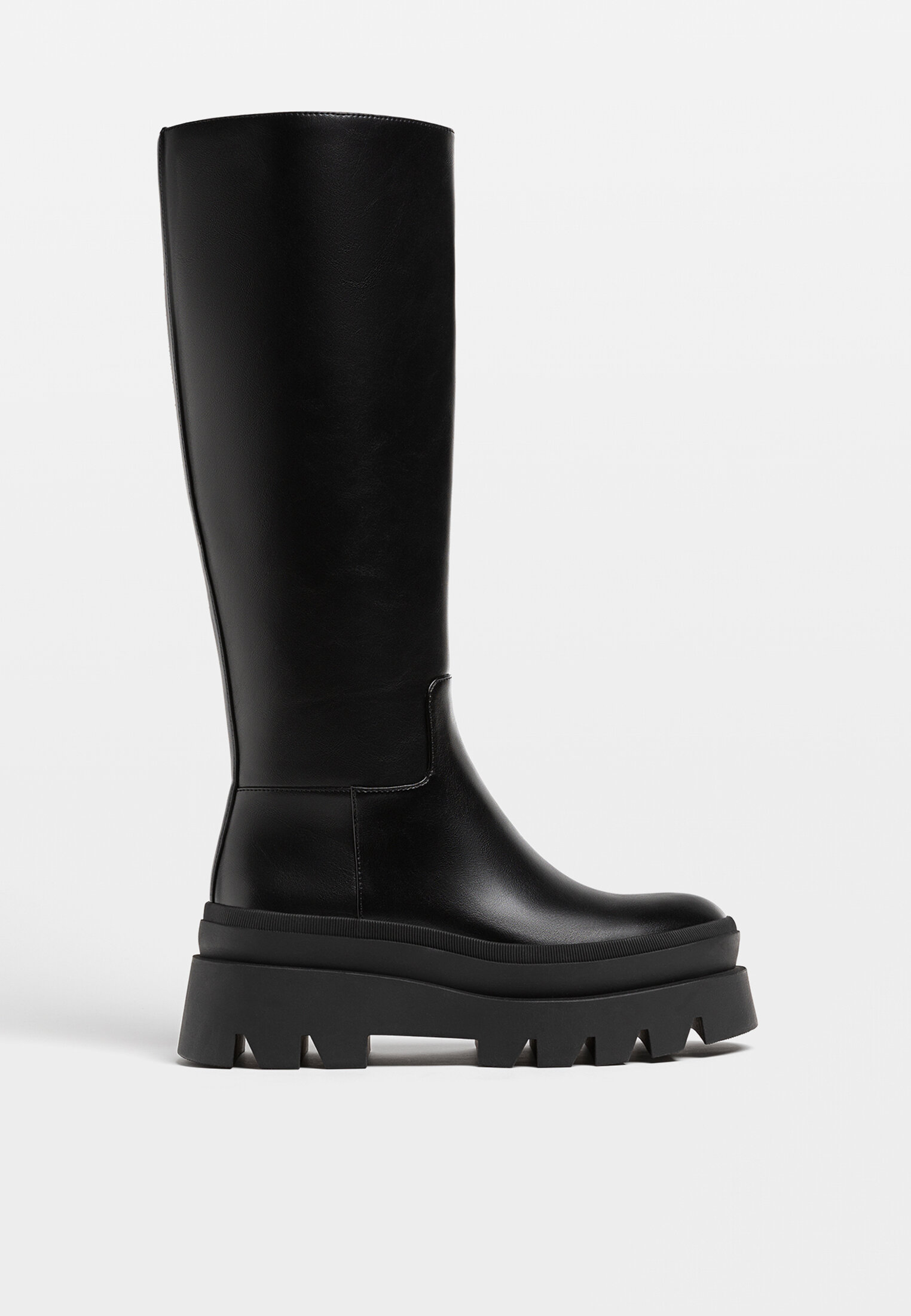 Botas planas stradivarius 2025