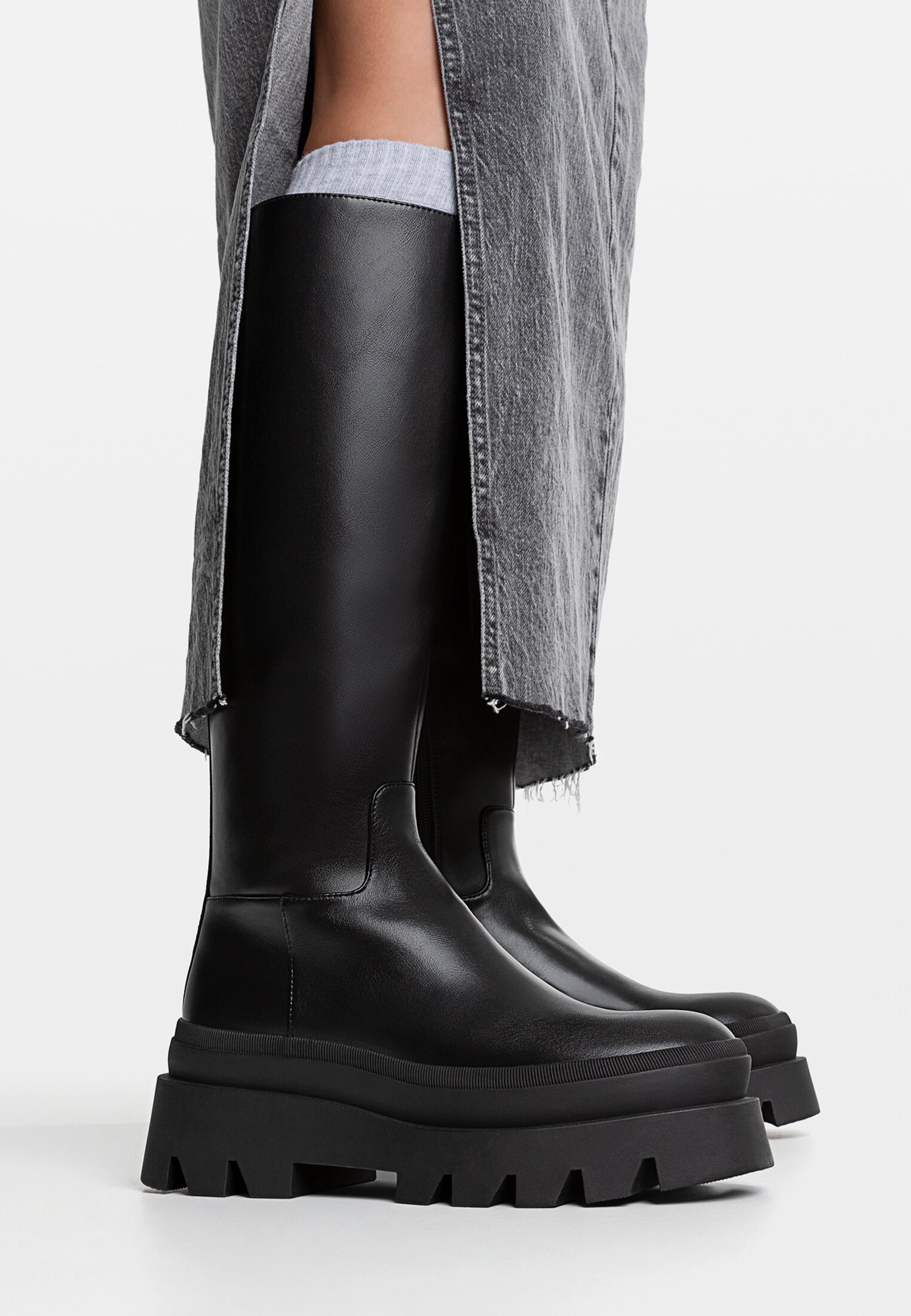 Botas largas hot sale negras stradivarius