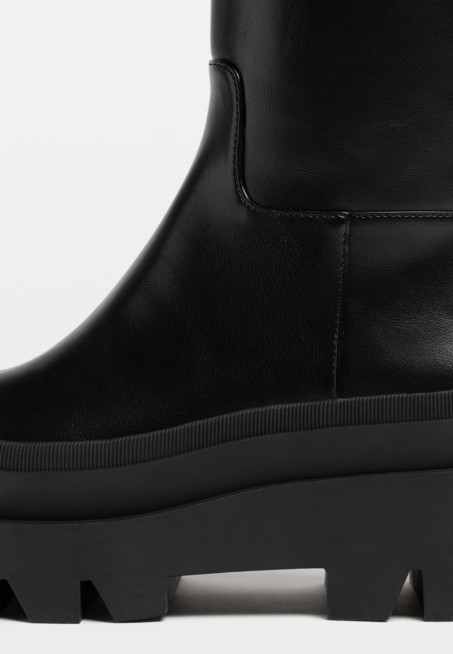 Botas negras store stradivarius 2019