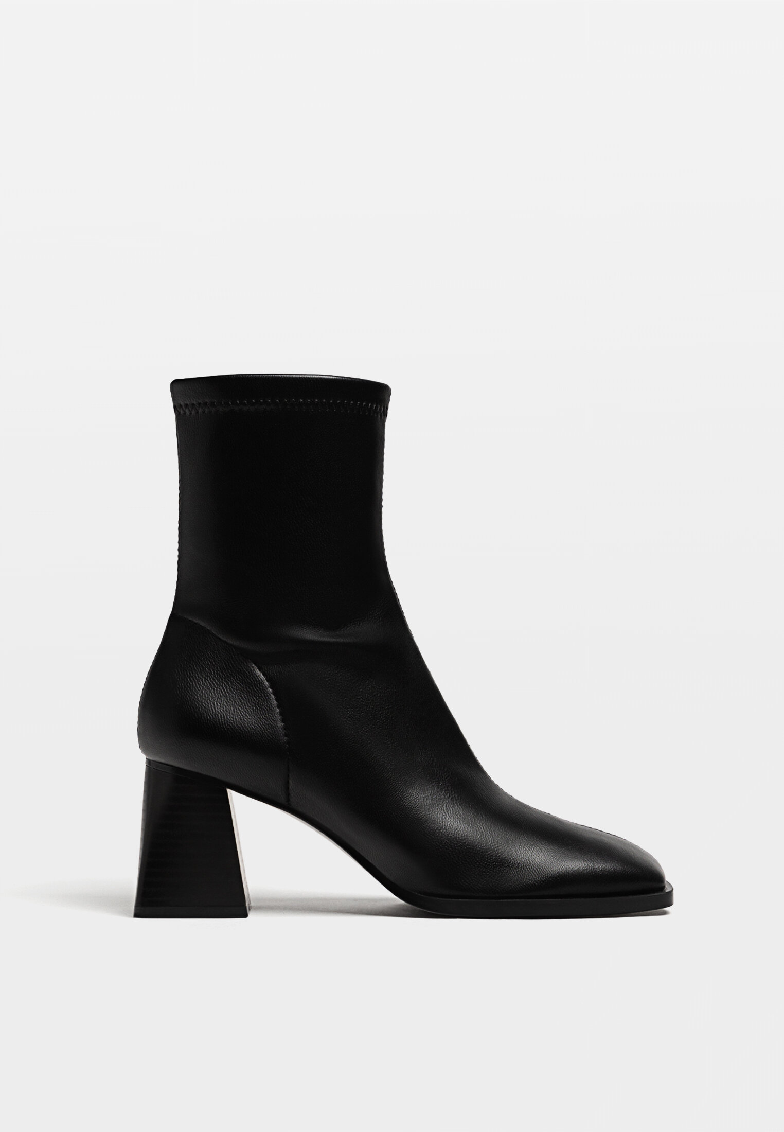 Stradivarius elastic shop side chelsea boot