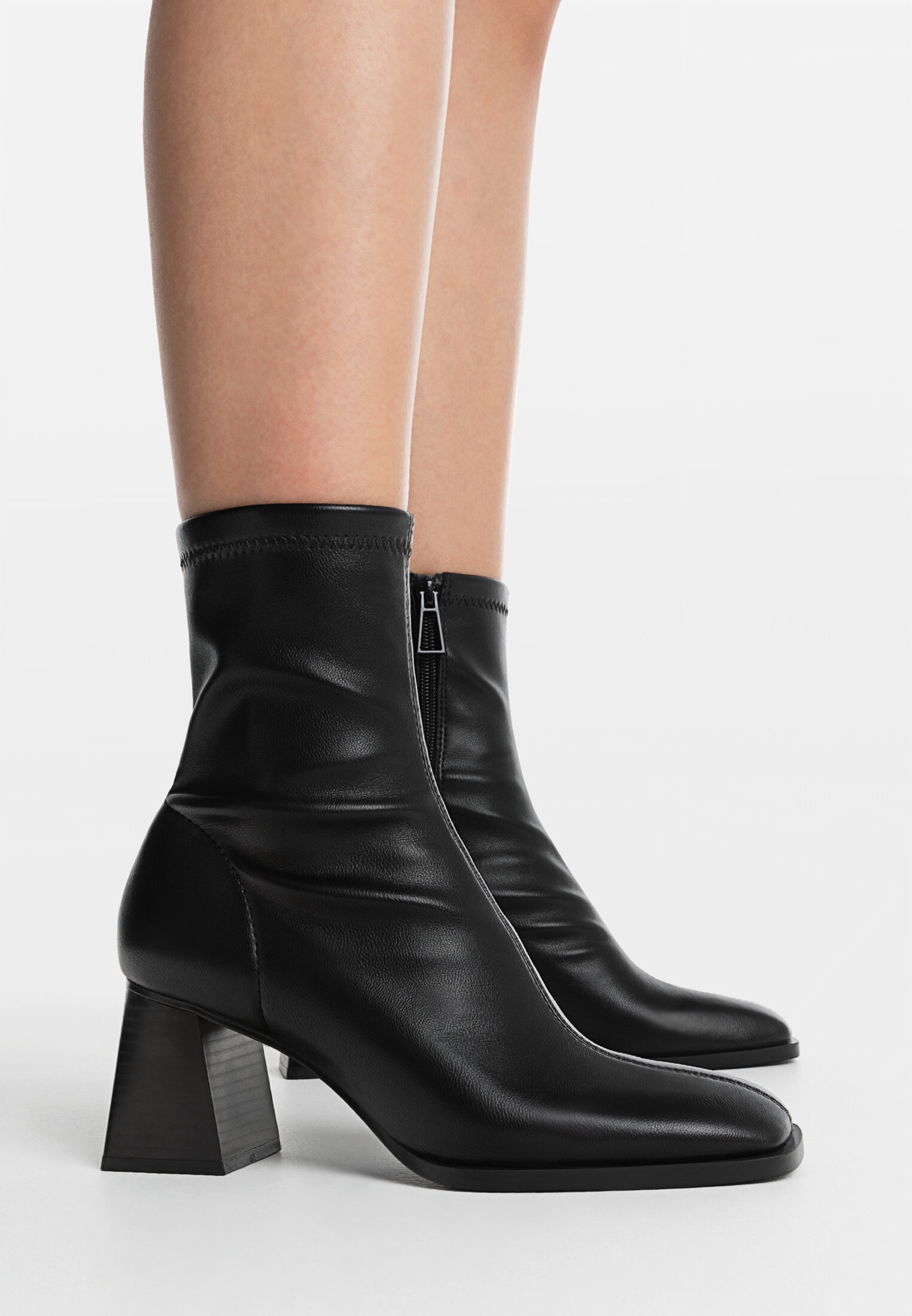 Stradivarius stivaletti on sale