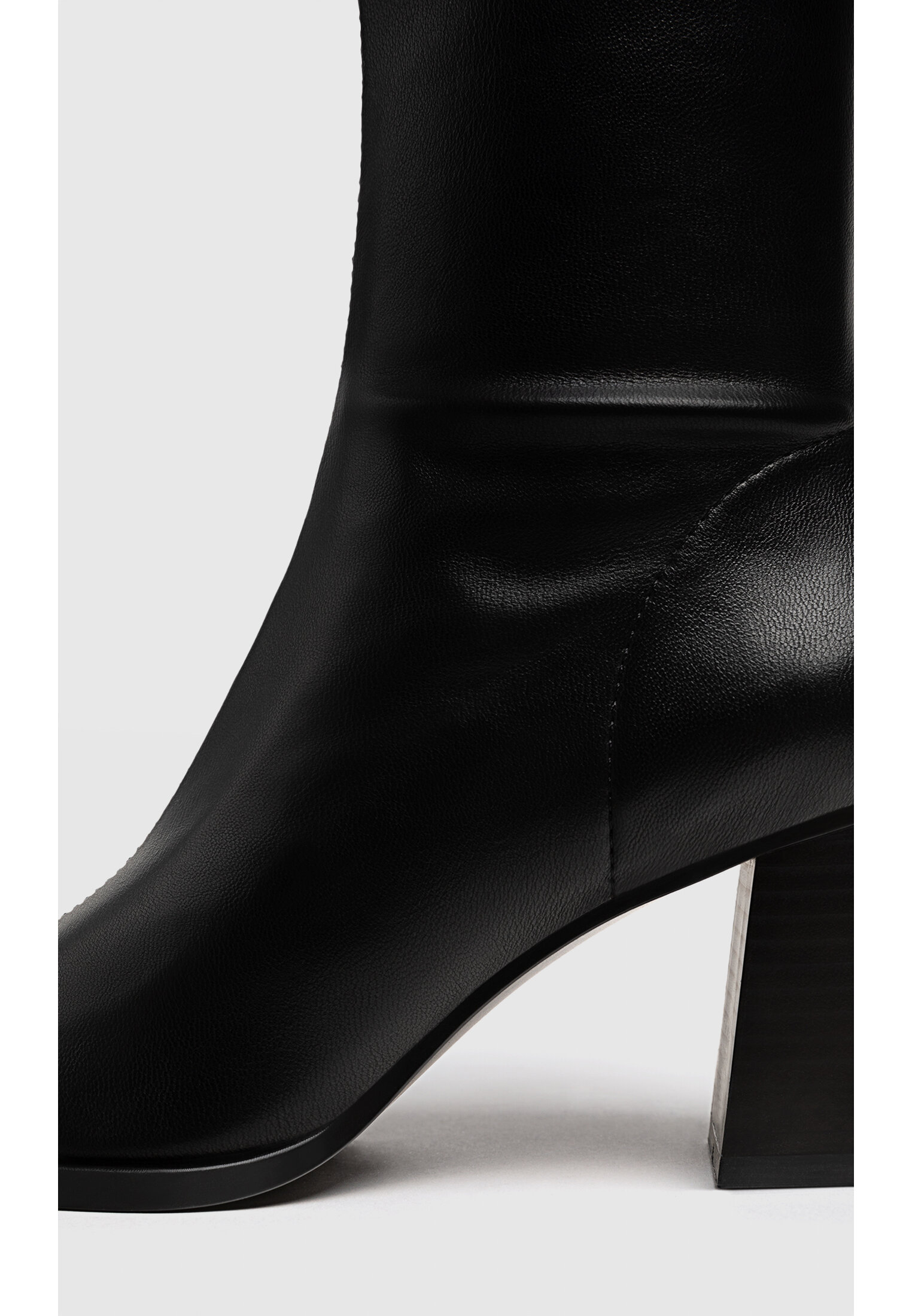 Stivaletti stretch con tacco medio