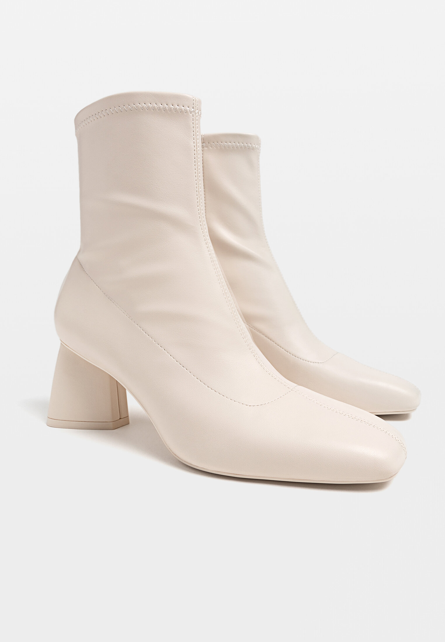 Stradivarius white boots hotsell