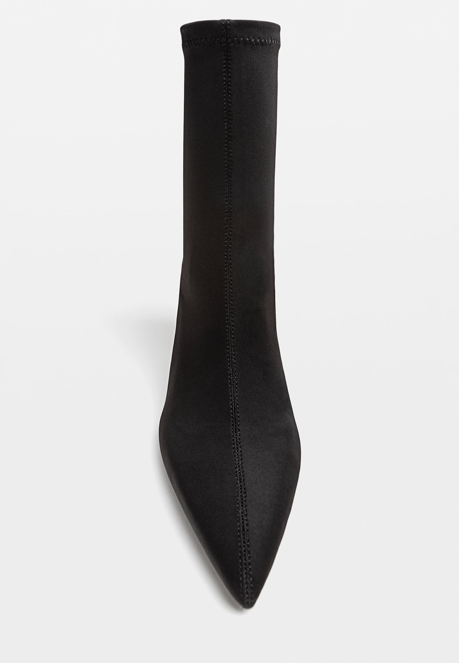 Botines tac n stretch negros Stradivarius Espa a