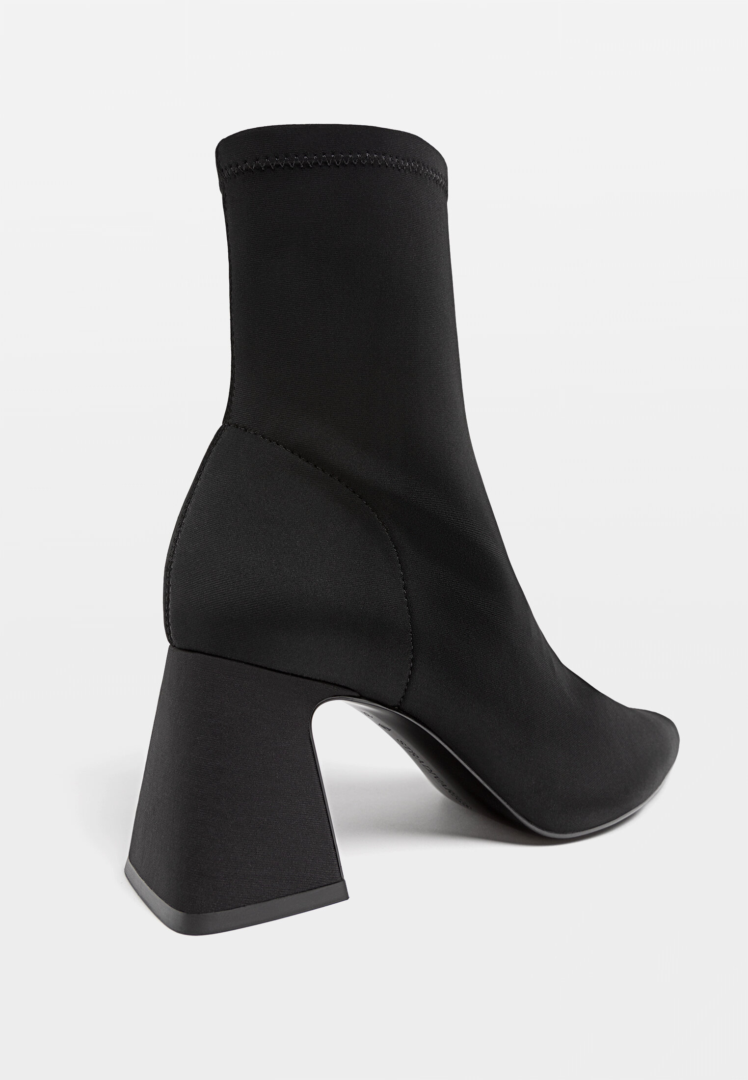 Bottines talon noires lastiqu es null femme Stradivarius