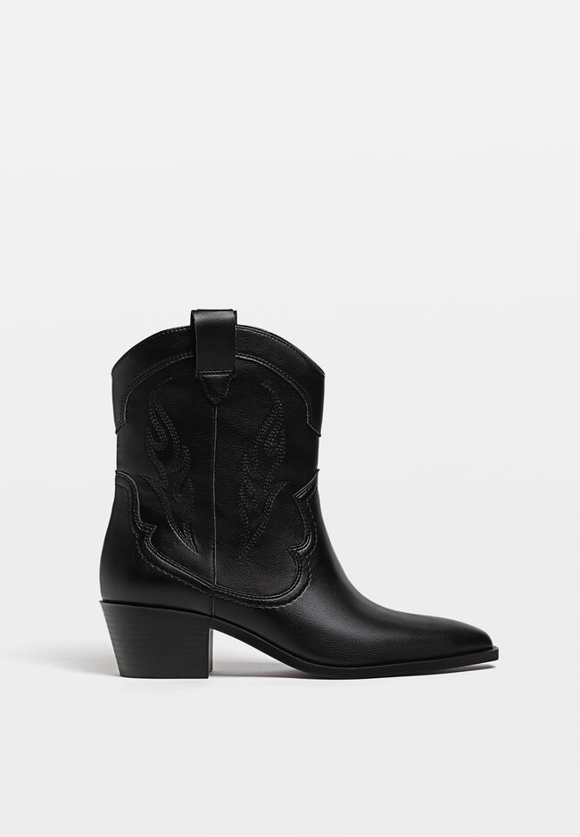 

Stradivarius Haftowane botki kowbojki Czarny 37