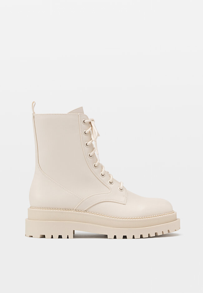 

Stradivarius Flache Stiefeletten mit Schnürung NATUR 35