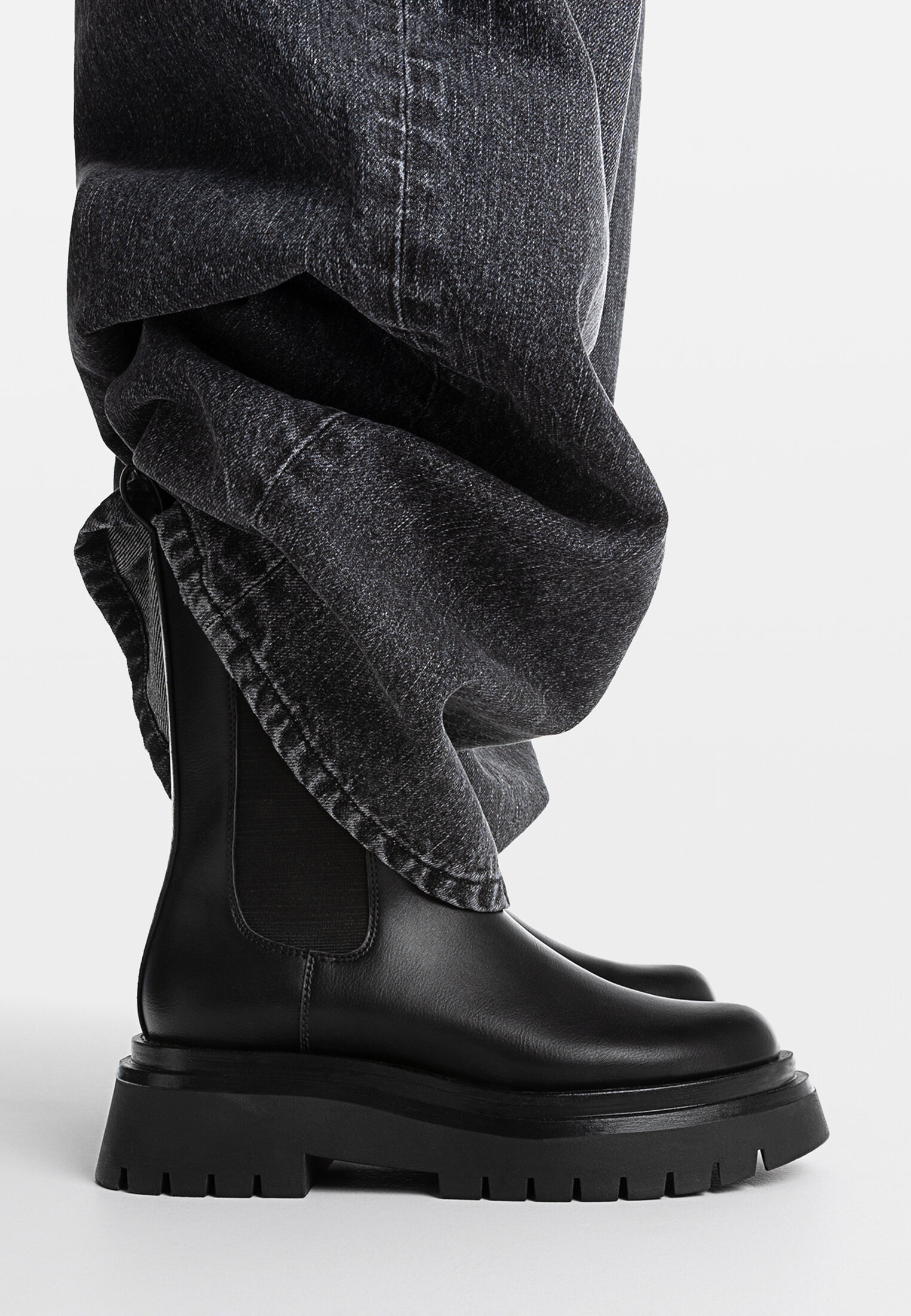 Chunky flat outlet chelsea boots womens