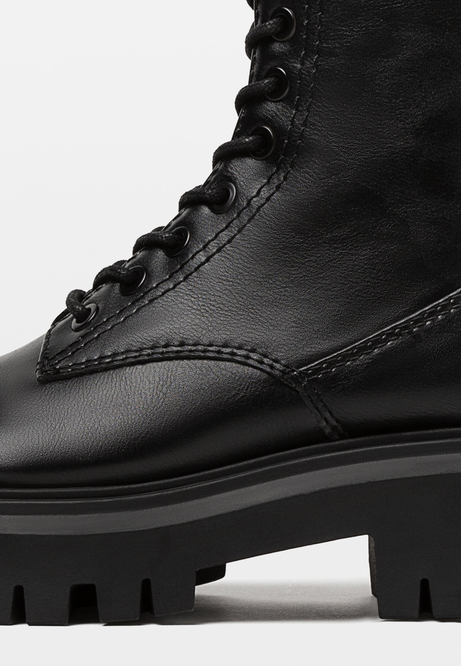 Botines cordones stradivarius sales