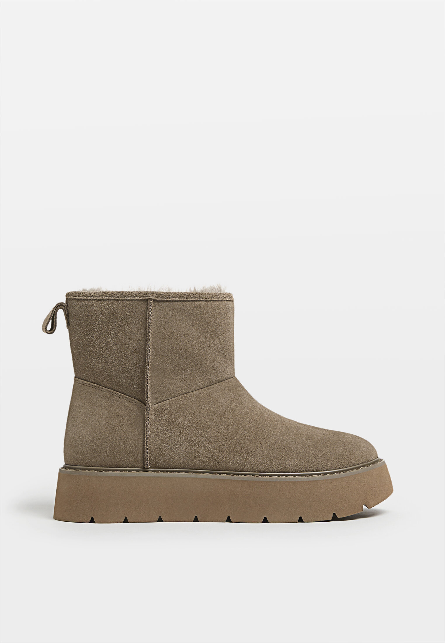 Short flat sales ankle boots