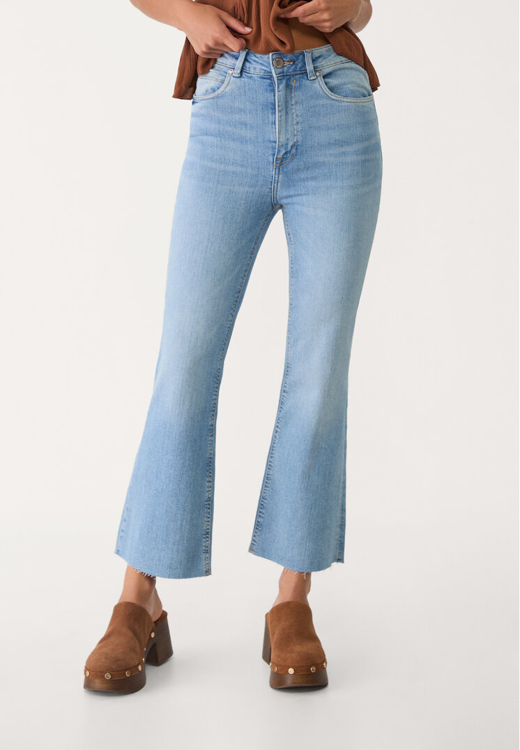 d78 jeans cropped flare