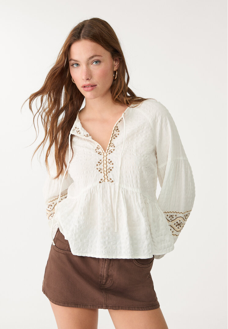 blusa fluida bordados