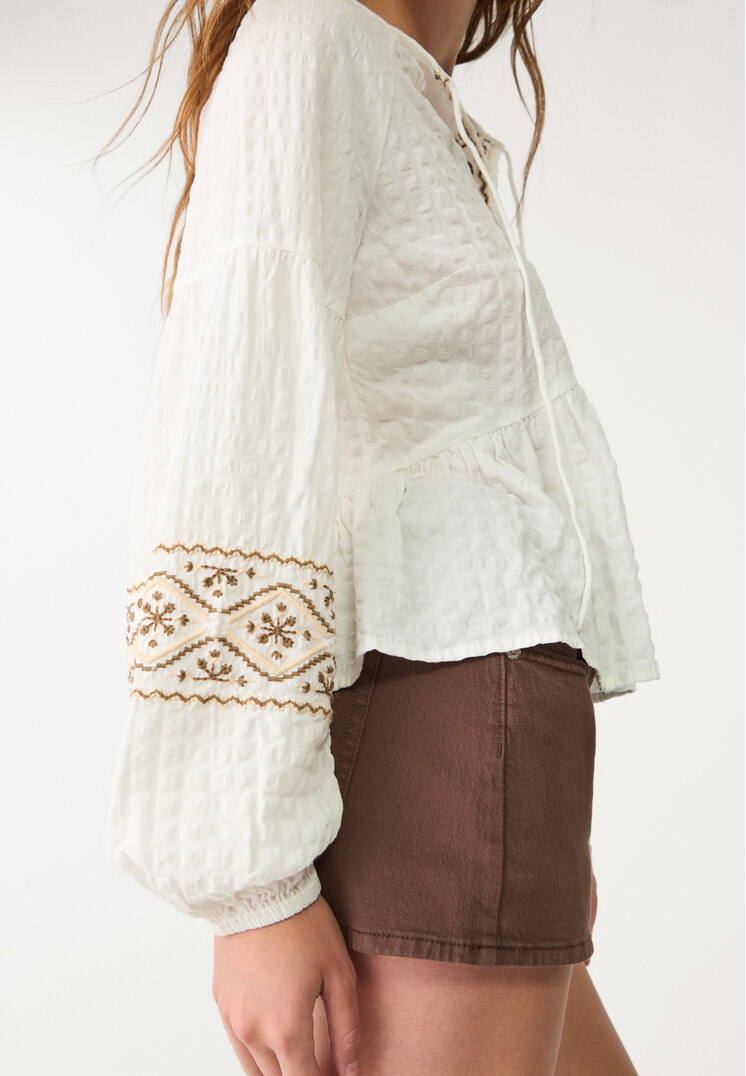 blusa fluida bordados