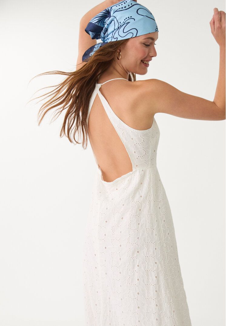 vestido midi bordado